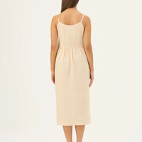 Camilla Kleid in Sandfarbe – Feminine Leichtigkeit aus Leinen - The Baltic Shop