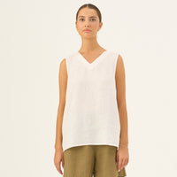 Daffodil V - Neck Leinentop in Weiß - The Baltic Shop
