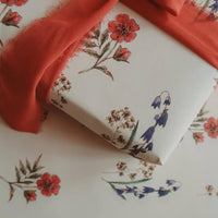Geschenkpapier mit Blumen in Blau und Rot, 3 - teiliges Set - The Baltic Shop