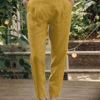 Gladiolus Hose aus Leinen in Curry - The Baltic Shop