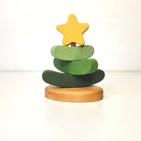 Handgefertigtes Holzstapelspielzeug in 3 Farben - Weihnachtsbaum - The Baltic Shop