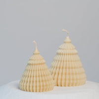 Handgegossene Kerze - Christbaum aus Soja und Rapswachs - The Baltic Shop