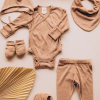 Haube für Babies aus Merinowolle und Seide in 2 Farben - The Baltic Shop