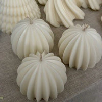 Kerze aus Soja/Rapswachs - Christbaumkugel - The Baltic Shop