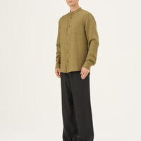 Khaki Leinenhemd mit Stehkragen – Herren Hemd aus 100 % Leinen - The Baltic Shop