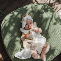 Kuscheltier Hase mit Musselintuch - The Baltic Shop