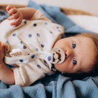 Lätzchen mit Erdbeeren oder Blaubeeren aus Bio Baumwolle - The Baltic Shop