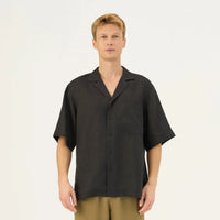 Libertas Shirt in Schwarz– Moderne Leichtigkeit aus Leinen - The Baltic Shop