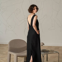 Maxikleid Stella mit offenem Rücken aus Leinen - The Baltic Shop