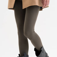 Olivgrüne Leggings – figurbetont & bequem - The Baltic Shop