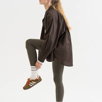 Olivgrüne Leggings – figurbetont & bequem - The Baltic Shop