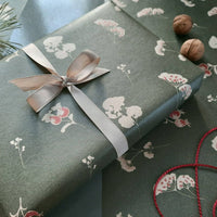 Set von 3 Stück dunkelgrünes Geschenkpapier mit Blumenmuster - The Baltic Shop