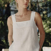 Top aus Leinen mit breite Träger in Weiß - The Baltic Shop