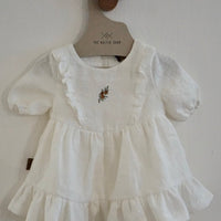 Weißes Leinenkleid für Babies - The Baltic Shop