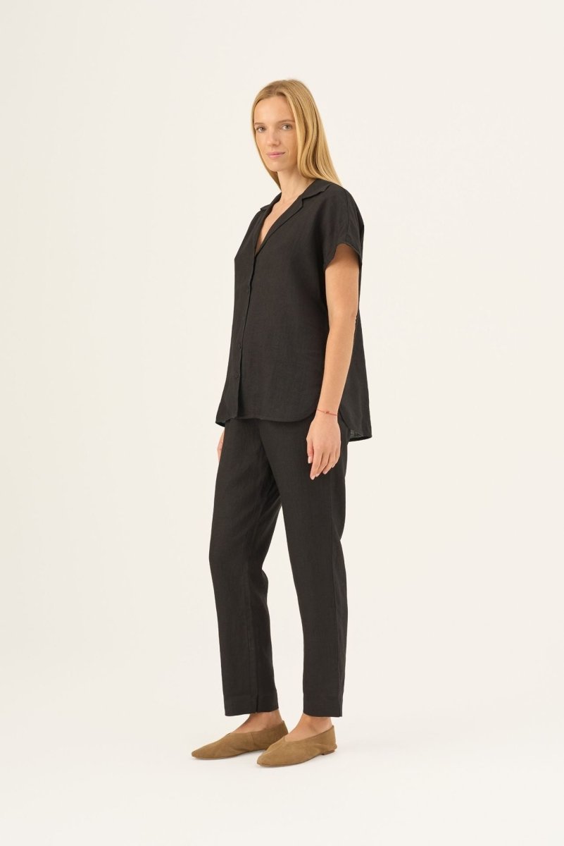 Ärmellose Bluse aus schwarzen Leinen "Melody" - The Baltic Shop