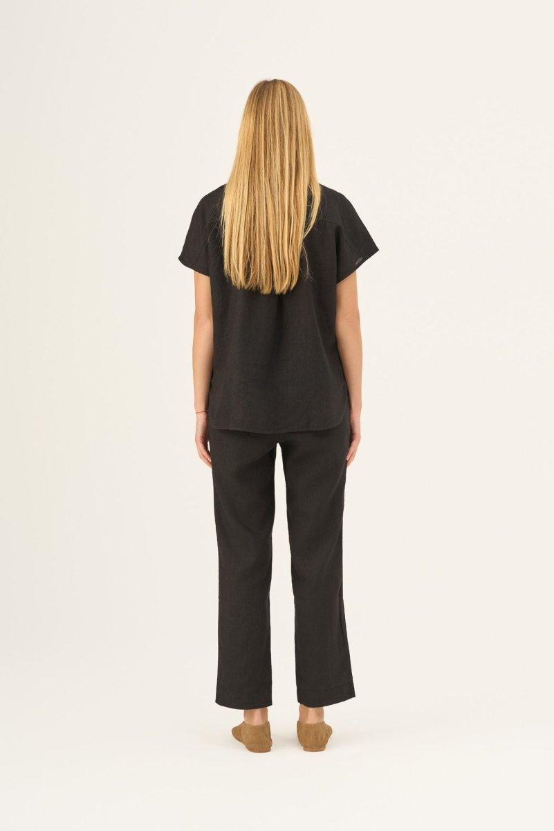 Ärmellose Bluse aus schwarzen Leinen "Melody" - The Baltic Shop