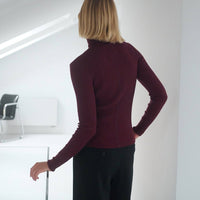 Austė: Hellebore Rollkragenpullover aus Merinowolle - The Baltic Shop