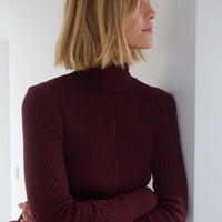 Austė: Hellebore Rollkragenpullover aus Merinowolle - The Baltic Shop