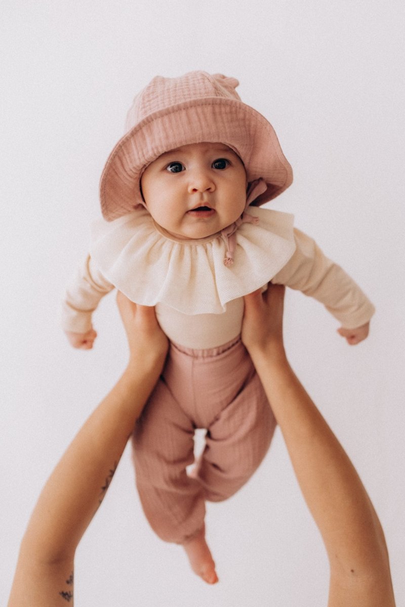 Baby - Body mit langen Ärmeln und Tüllkragen - The Baltic Shop