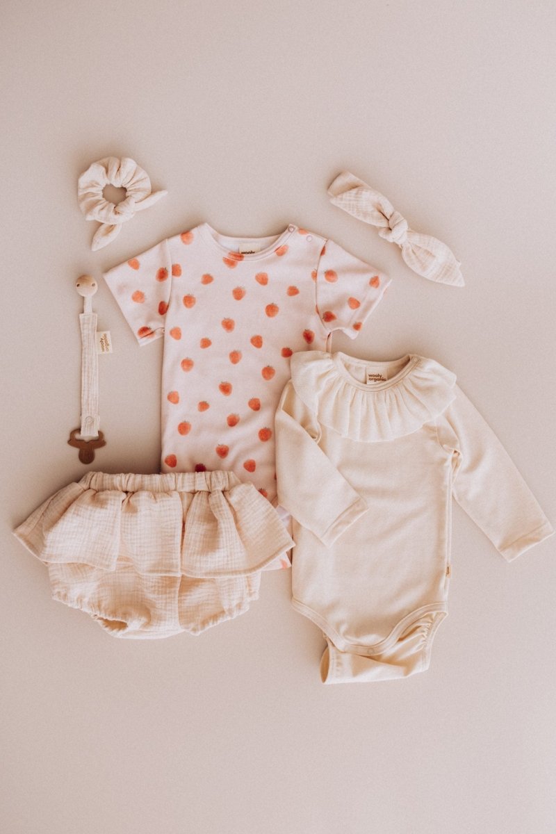 Baby - Body mit langen Ärmeln und Tüllkragen - The Baltic Shop