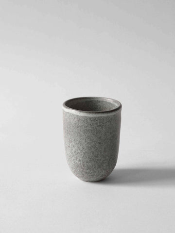 Becher aus Steinzeug - The Baltic Shop