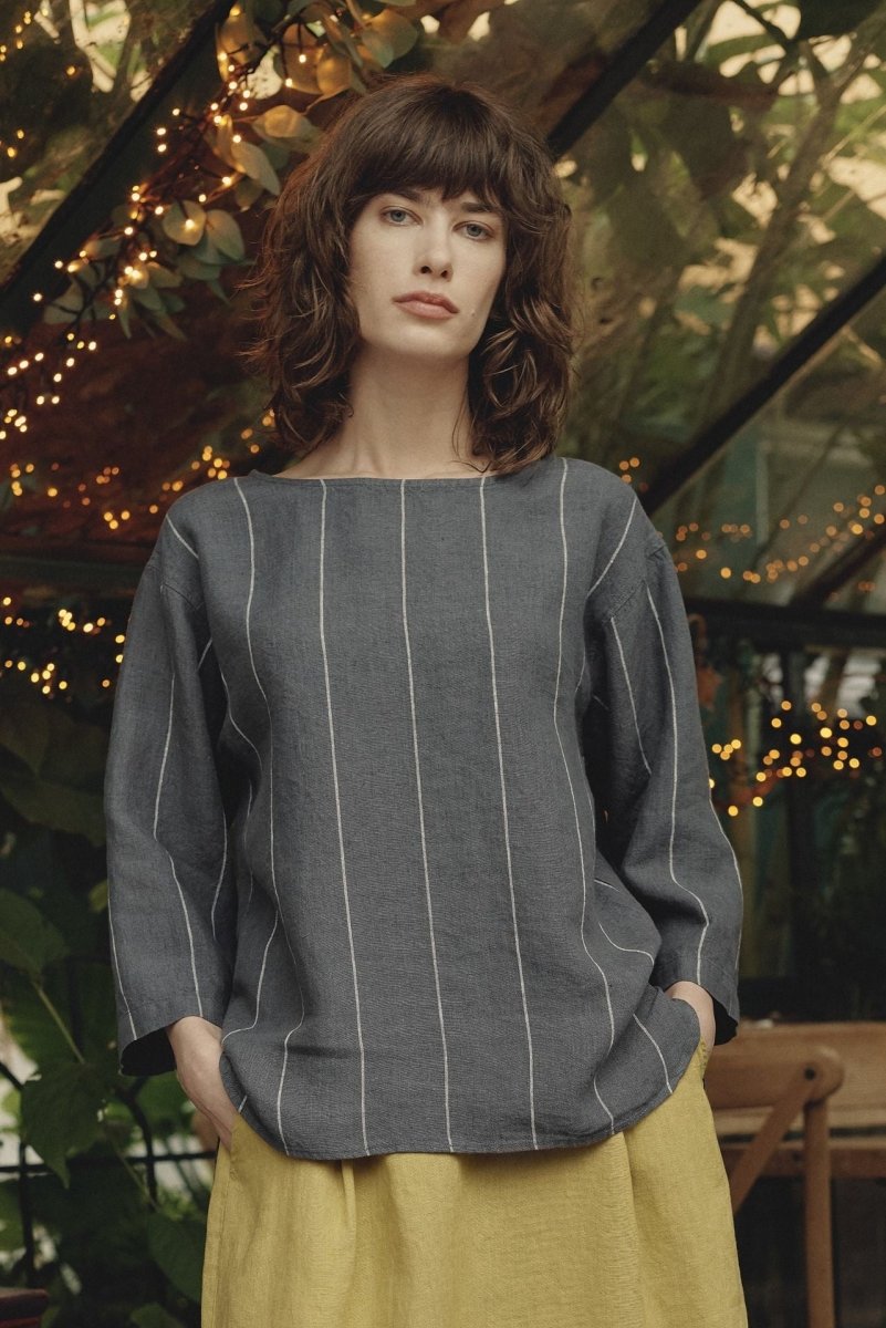 Bilberry Top in Grau mit weiße Streifen - The Baltic Shop