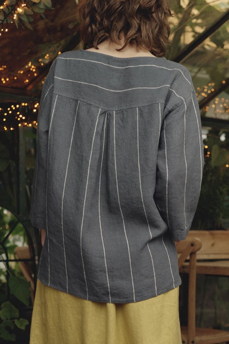 Bilberry Top in Grau mit weiße Streifen - The Baltic Shop