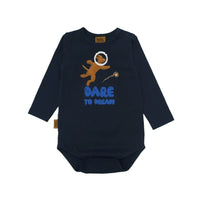 Blaues Body mit Aufdruck „Dare To Dream“. - The Baltic Shop