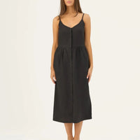 Camilla Kleid in Schwarz – Feminine Leichtigkeit aus Leinen - The Baltic Shop