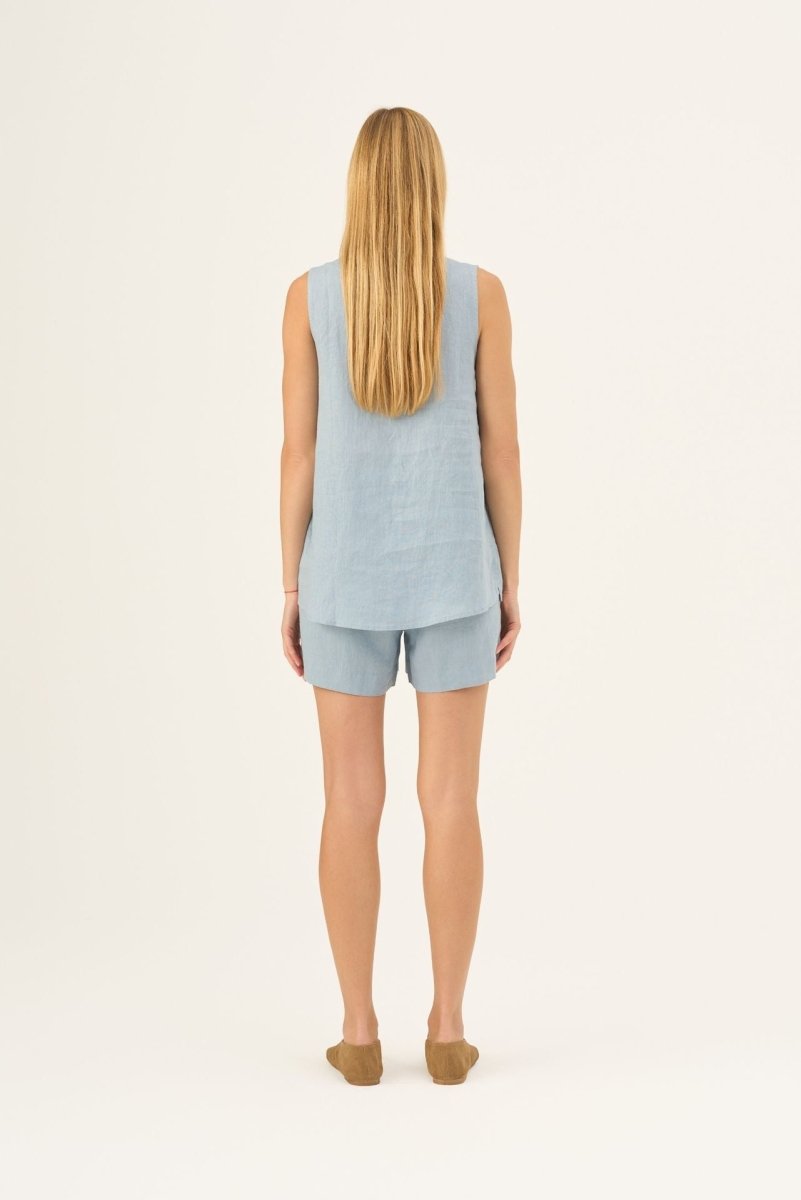 Daffodil V - Neck Leinentop in Hellblau - The Baltic Shop