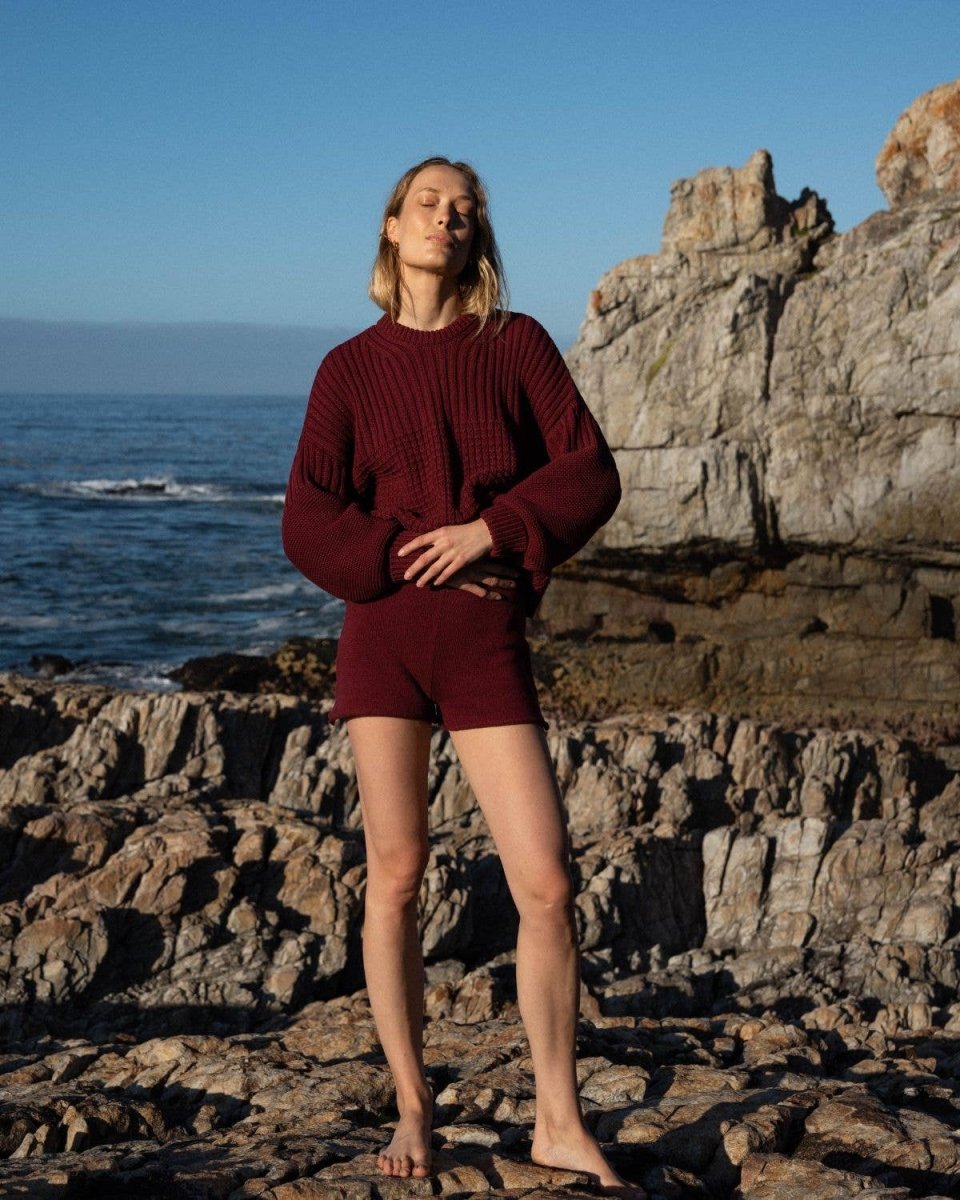 Delčia: Baumwollpullover in Burgundy - The Baltic Shop