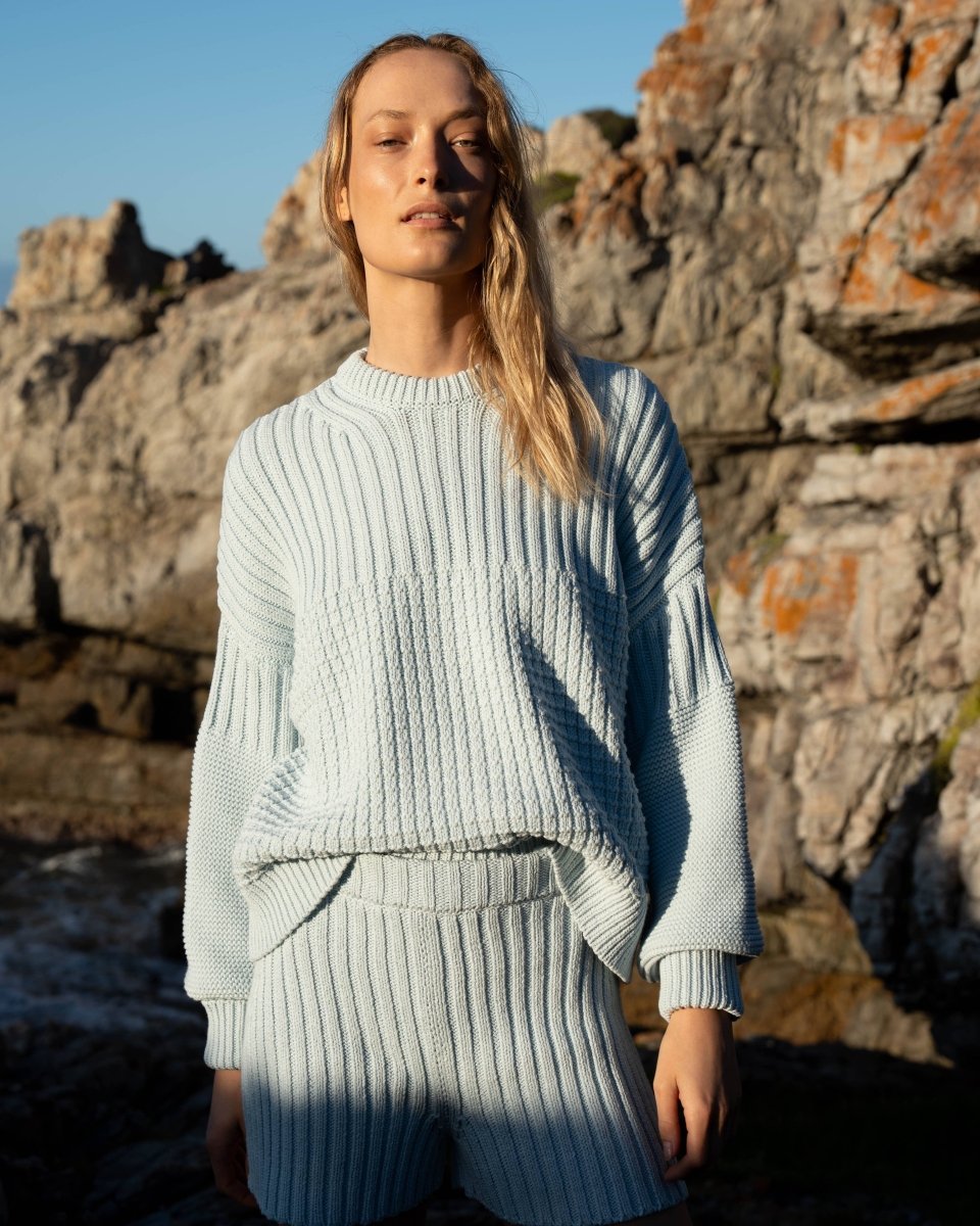 Delčia: Baumwollpullover in Himmelblau - The Baltic Shop