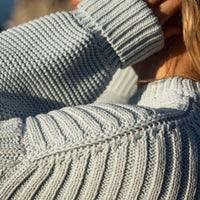 Delčia: Baumwollpullover in Himmelblau - The Baltic Shop