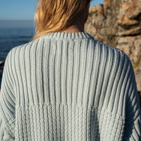 Delčia: Baumwollpullover in Himmelblau - The Baltic Shop