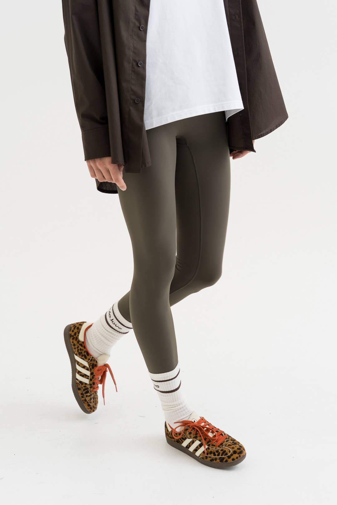 Olivgrüne Leggings – figurbetont & bequem