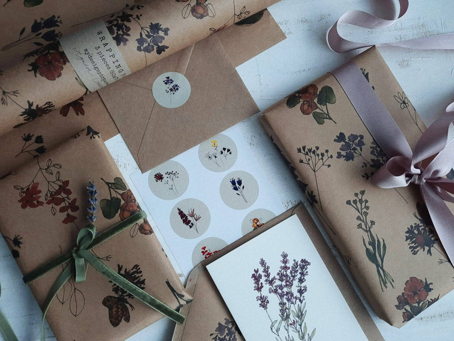 Geschenkpapier aus Kraftpapier mit Wiesenblumen, 3 - teilig - The Baltic Shop