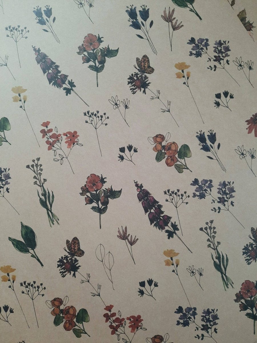 Geschenkpapier aus Kraftpapier mit Wiesenblumen, 3 - teilig - The Baltic Shop