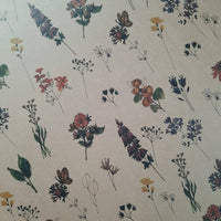 Geschenkpapier aus Kraftpapier mit Wiesenblumen, 3 - teilig - The Baltic Shop