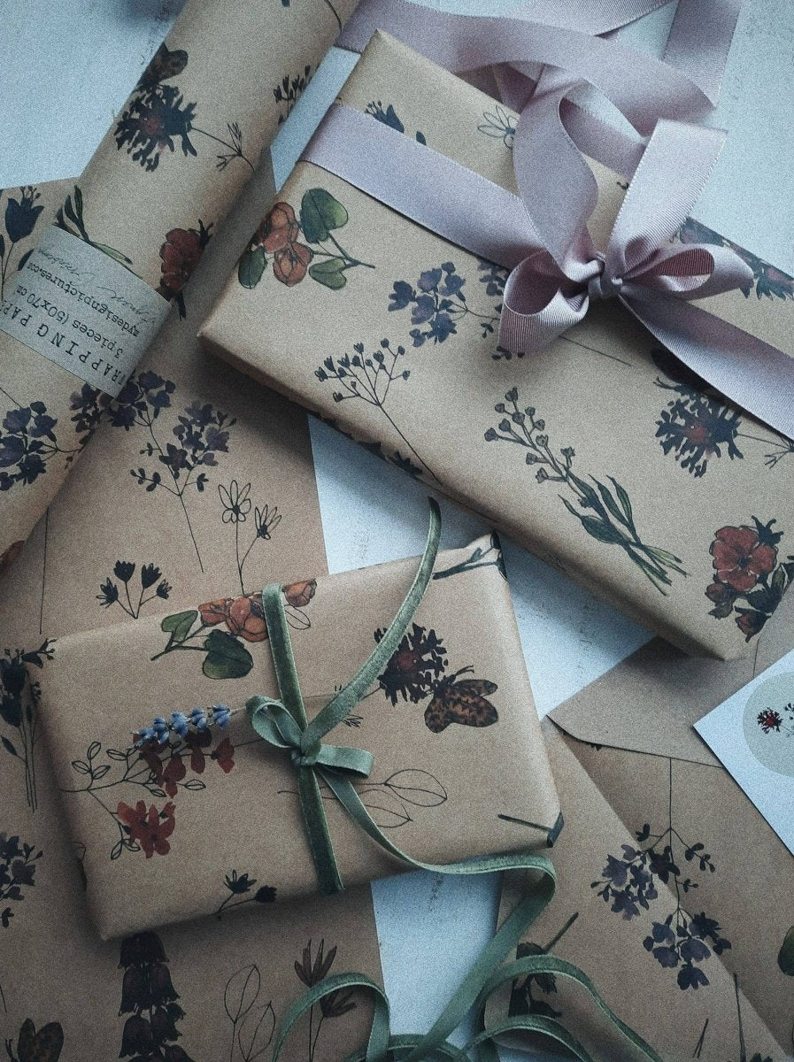 Geschenkpapier aus Kraftpapier mit Wiesenblumen, 3 - teilig - The Baltic Shop