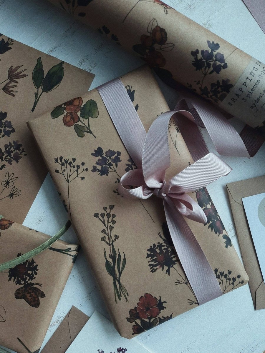 Geschenkpapier aus Kraftpapier mit Wiesenblumen, 3 - teilig - The Baltic Shop