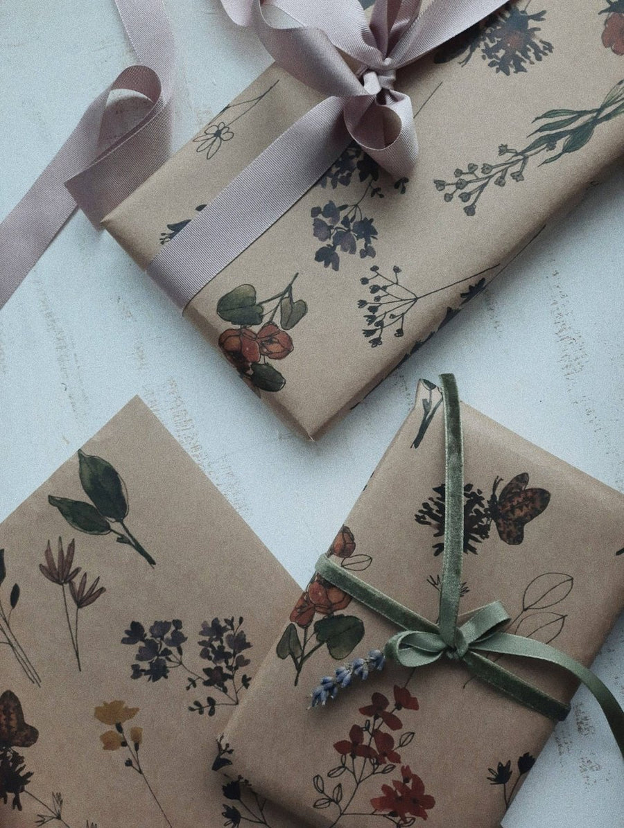 Geschenkpapier aus Kraftpapier mit Wiesenblumen, 3 - teilig - The Baltic Shop