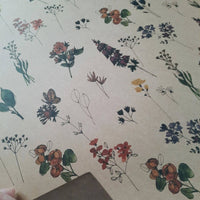 Geschenkpapier aus Kraftpapier mit Wiesenblumen, 3 - teilig - The Baltic Shop