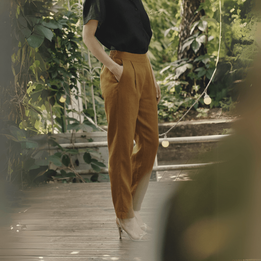 Gladiolus Hose aus Leinen in Bronze - The Baltic Shop