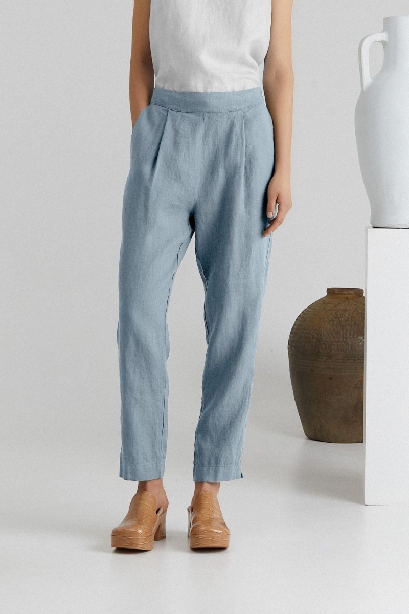 Gladiolus Hose aus Leinen in Himmelblau - The Baltic Shop