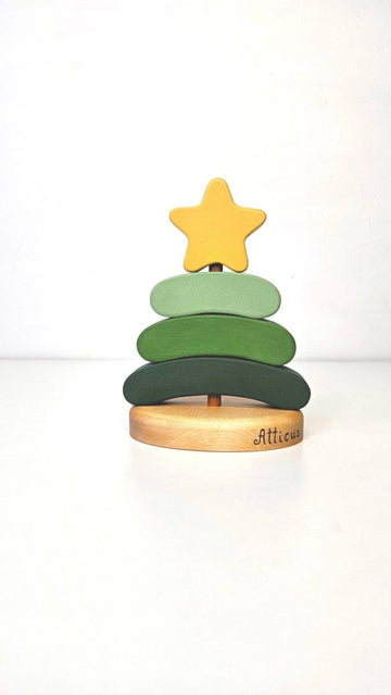 Handgefertigtes Holzstapelspielzeug in 3 Farben - Weihnachtsbaum - The Baltic Shop