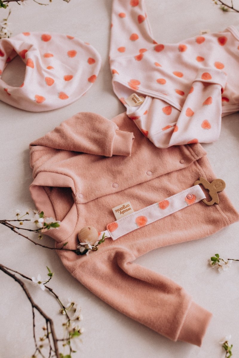 Jacke aus Bio Baumwolle mit Erdbeerstickerei - The Baltic Shop