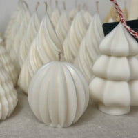 Kerze aus Soja/Rapswachs - Christbaumkugel - The Baltic Shop