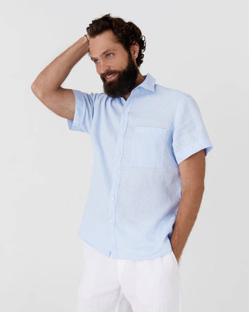 Kurzärmliges Leinenhemd für Herren in Himmelblau - The Baltic Shop