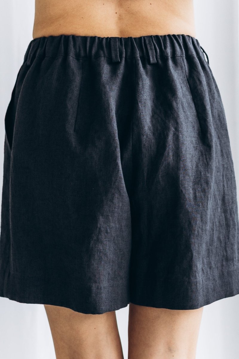Kurze Leinenshorts "Iris" - The Baltic Shop