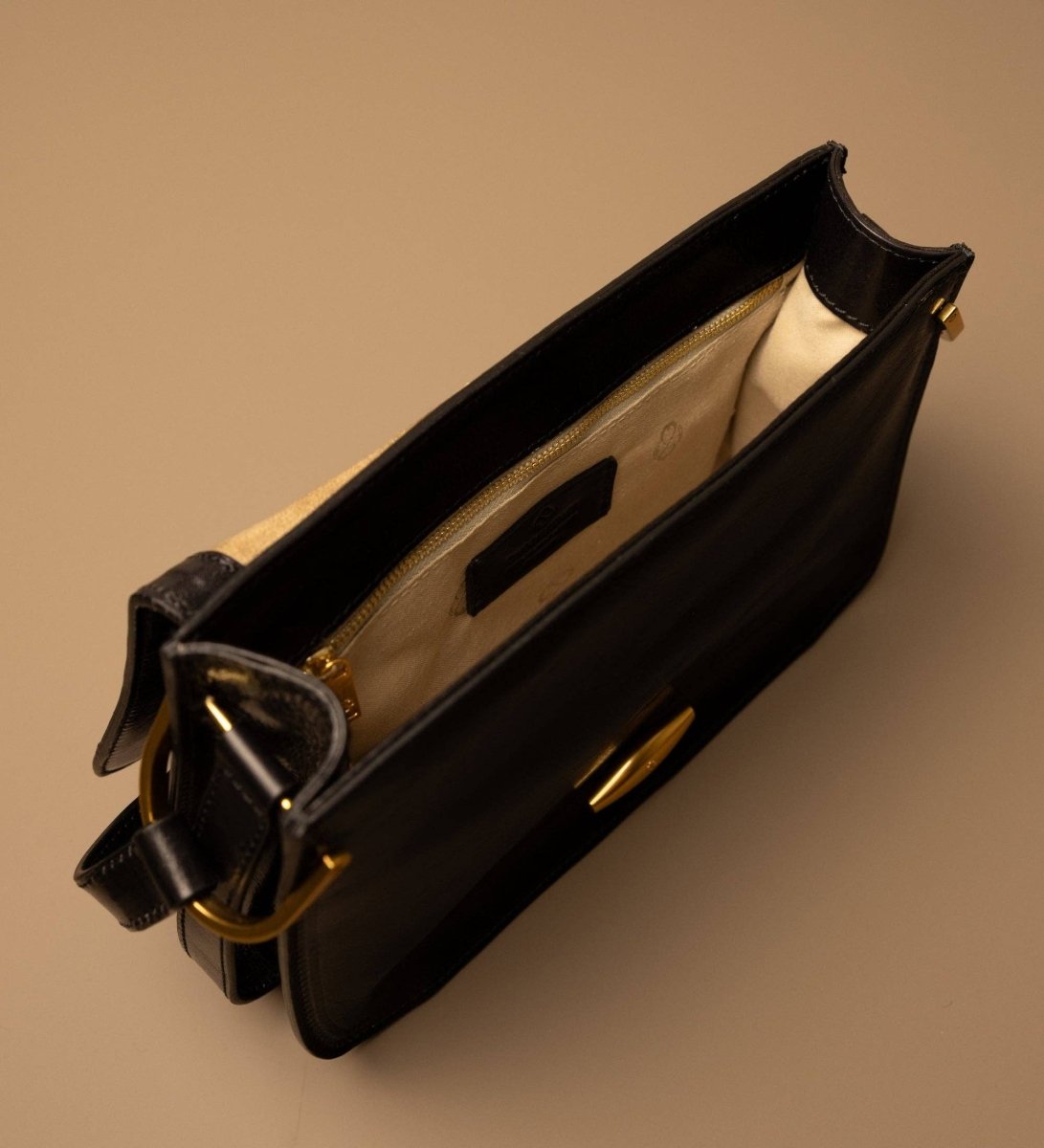 Leder Klappentasche für Damen - Possession - The Baltic Shop